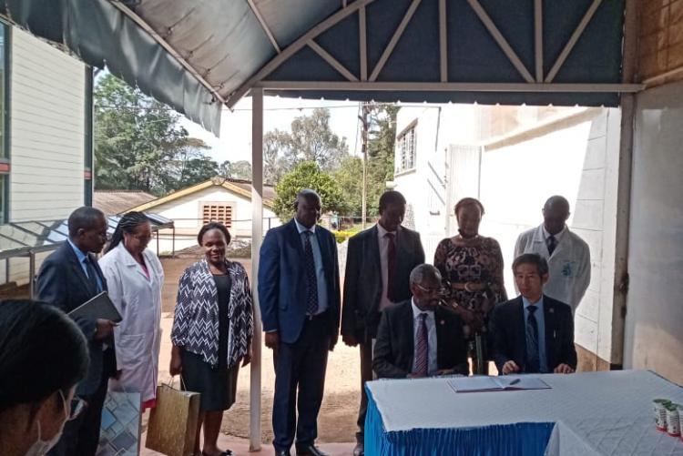 The Japanese Ambassador to Kenya, Ken Okaniwa, accompanied by UoN VC Prof. Stephen Kiama tours the Department and sign the visitors book.