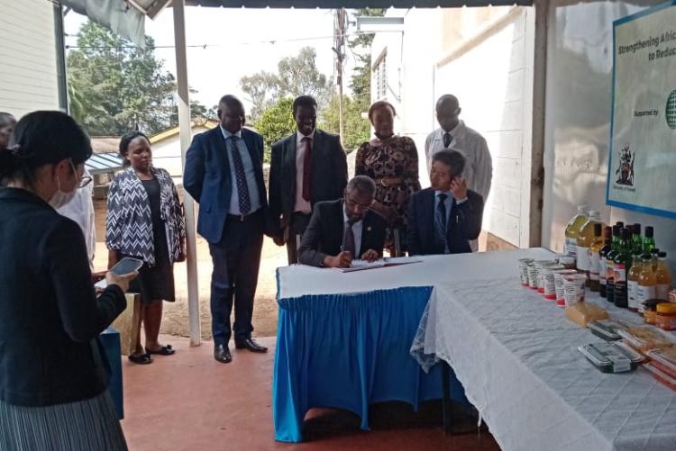 The Japanese Ambassador to Kenya, Ken Okaniwa, accompanied by UoN VC Prof. Stephen Kiama tours the Department and sign the visitors book.