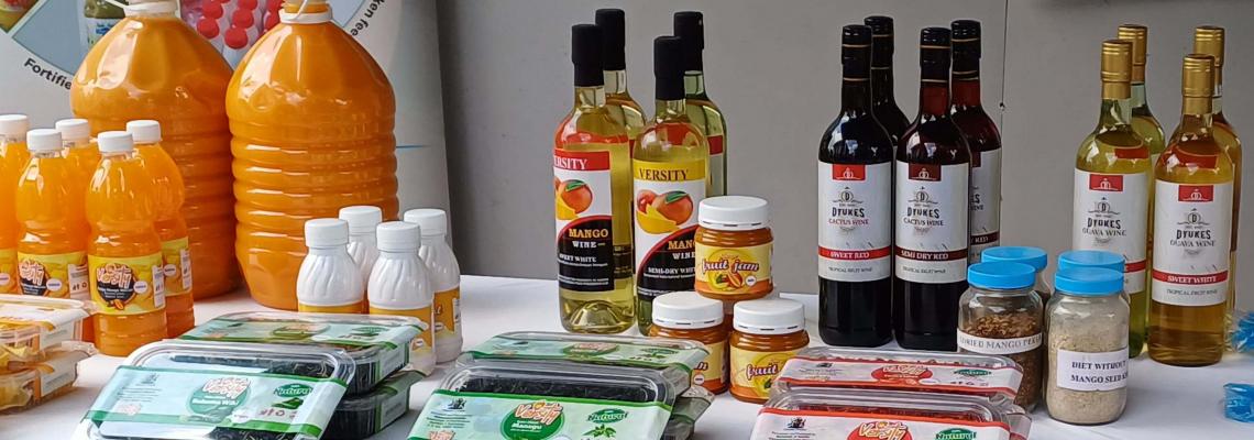 COME ONE COME ALL FOR THE BEST PRODUCTS 