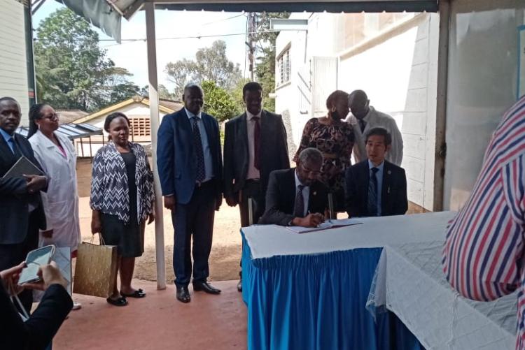 The Japanese Ambassador to Kenya, Ken Okaniwa, accompanied by UoN VC Prof. Stephen Kiama tours the Department and sign the visitors book.